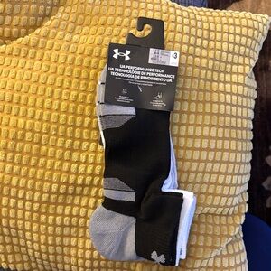 Under Armour Black, Gray, and White Performance Socks 3 pairs